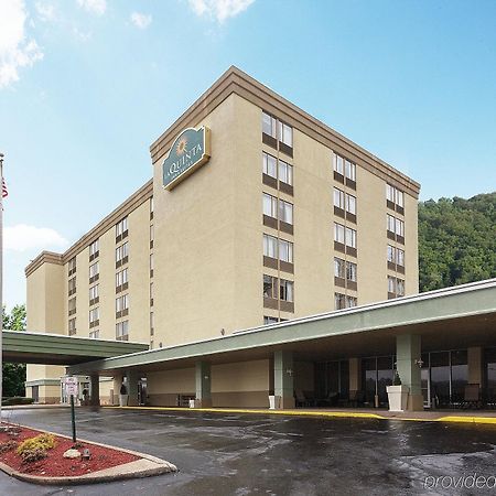 La Quinta Inn & Suites Pittsburgh North McCandless Township المظهر الخارجي الصورة