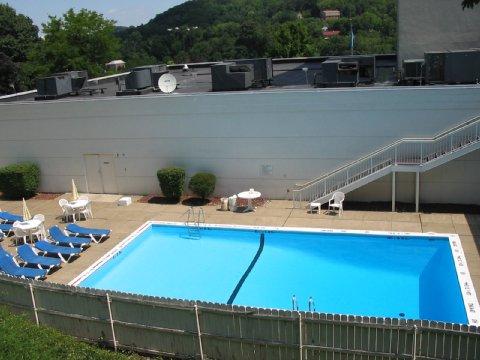 La Quinta Inn & Suites Pittsburgh North McCandless Township المظهر الخارجي الصورة