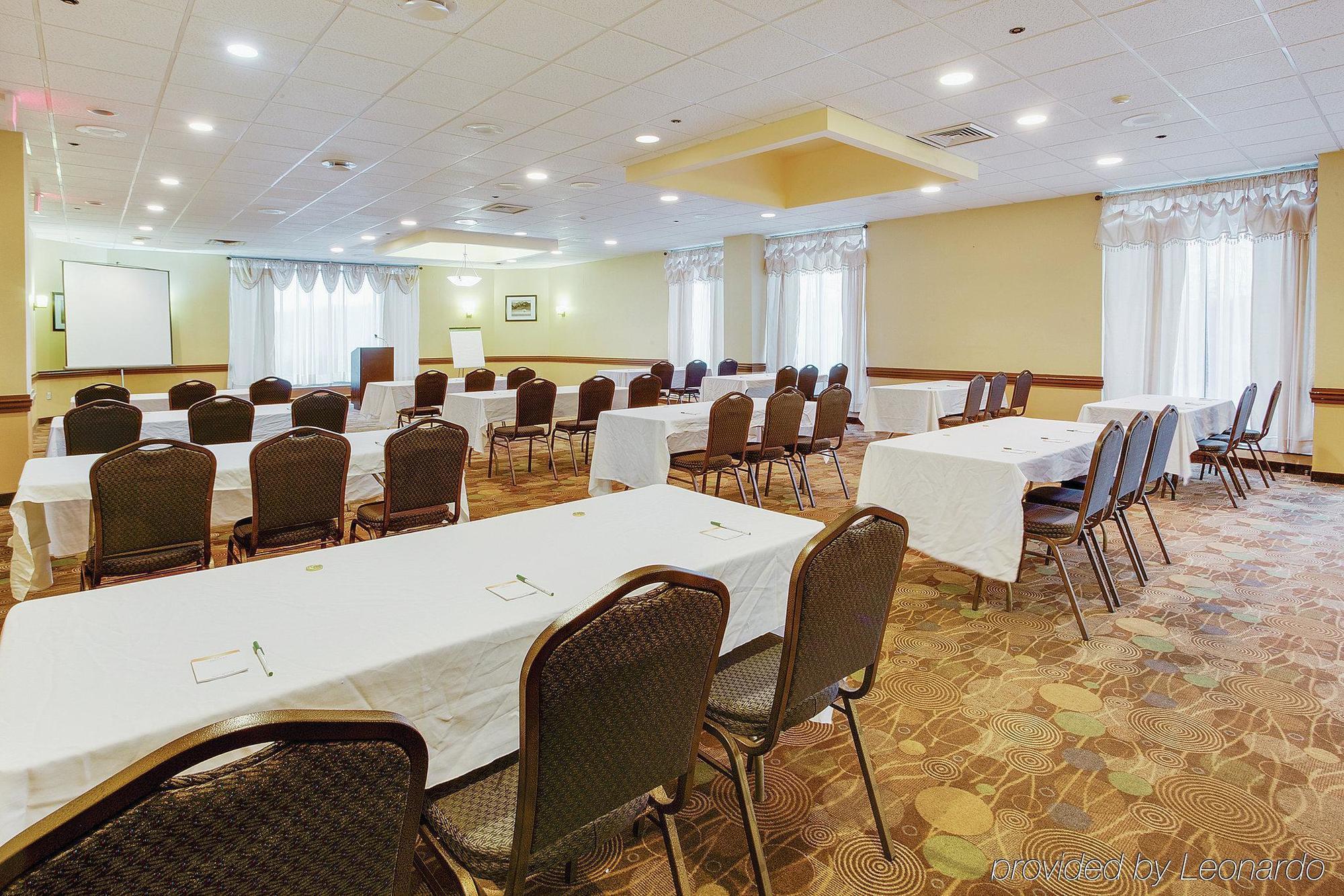La Quinta Inn & Suites Pittsburgh North McCandless Township المظهر الخارجي الصورة